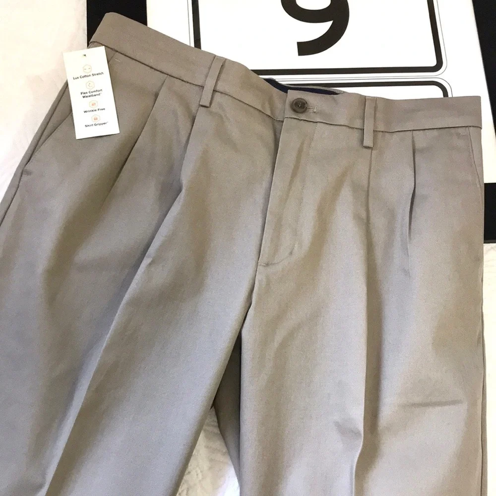 NWT Dockers Men’s Signature Khaki Slacks